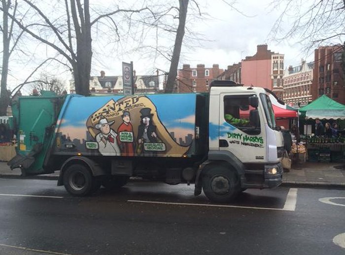 Even the rubbish trucks are snazzy around @WHampstead via @MillLaneNW6